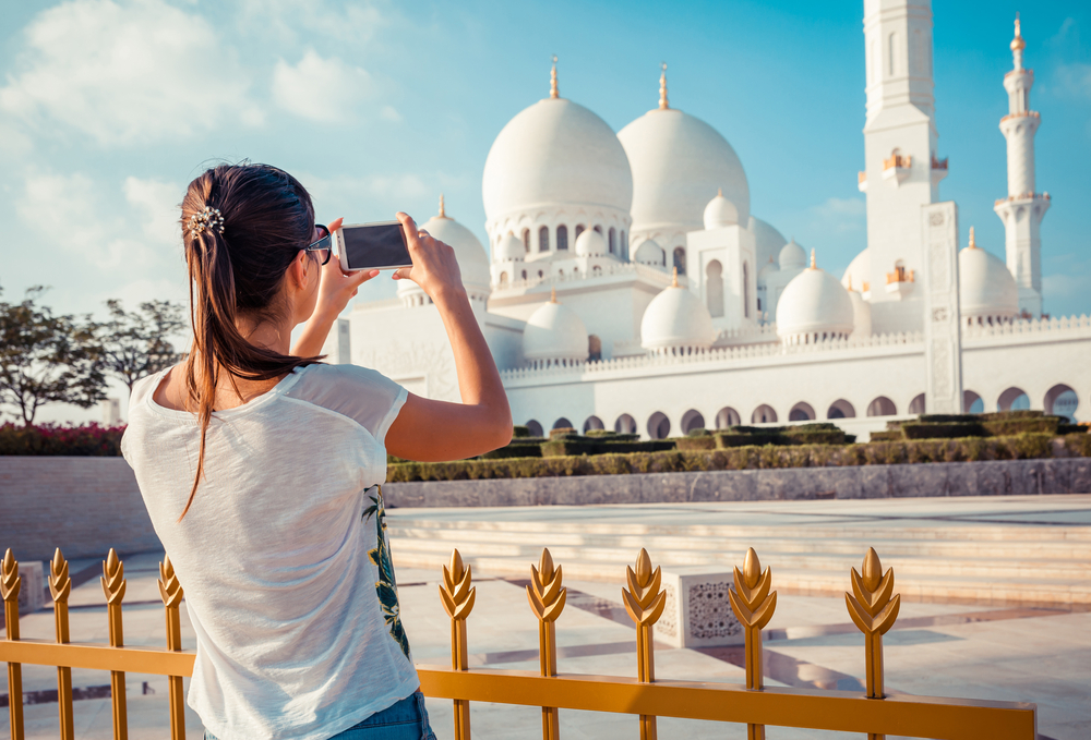 What to Wear in Dubai Dress Code for Tourists & Outfits to Wear - What to Wear During Your Trip to Abu Dhabi?