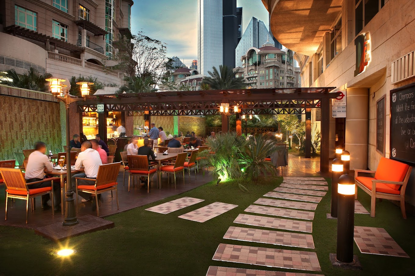 Dubai Nightlife Guide: Clubs, Bars & Shisha Lounges - Double Decker Pub