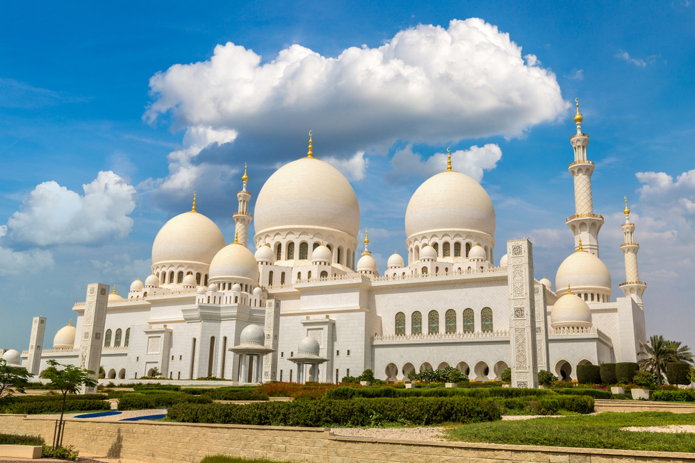 Travel to Abu Dhabi Complete Guide for a Day Trip - Sheikh Zayed Grand Mosque